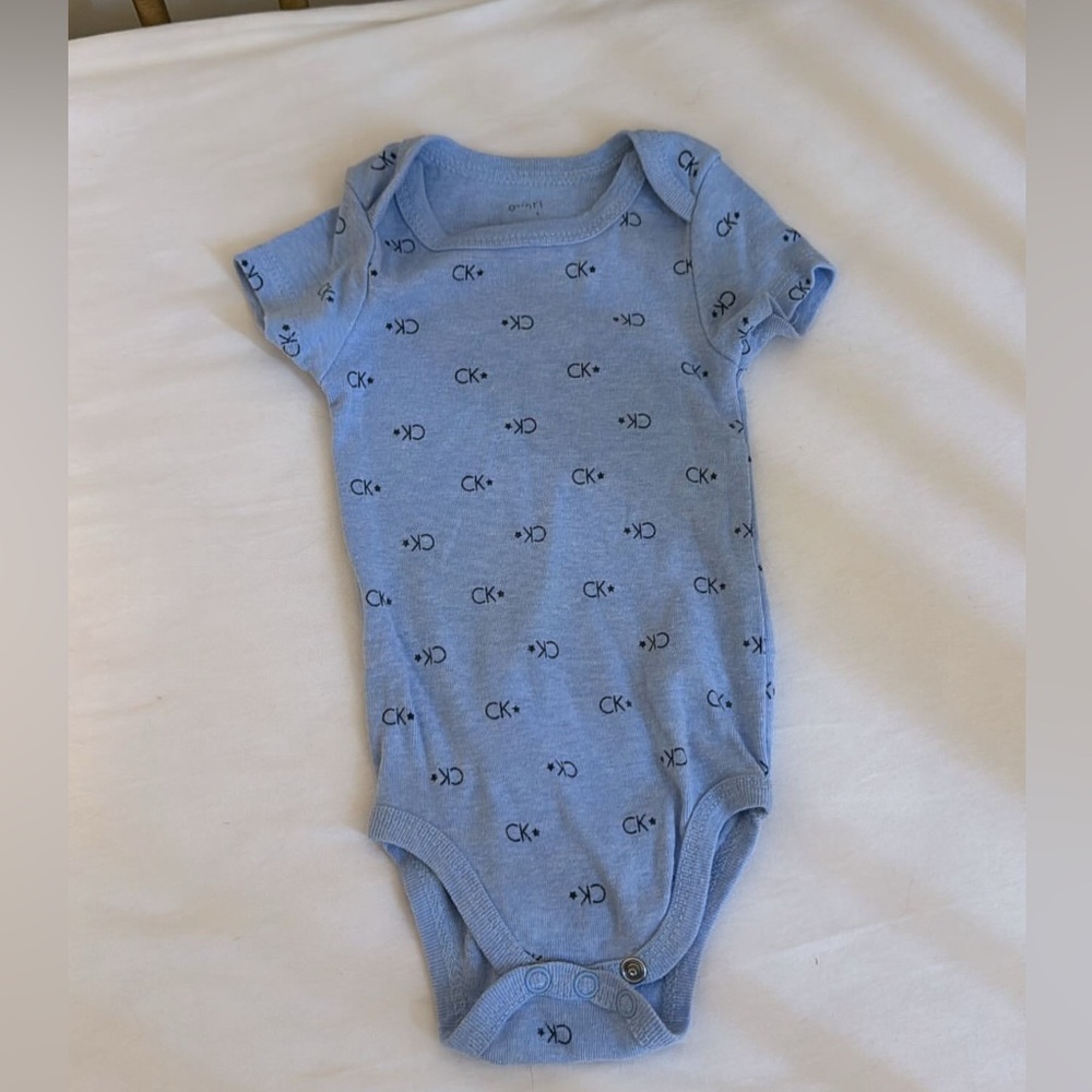 Calvin Klein baby boy blue onesie 3-6 m
